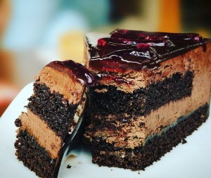 Order Trending Cake For Birthday From The Online Bakery